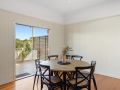 Spacious Family sized getaway with views Guest house, Brisbane - thumb 5