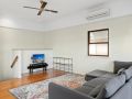 Spacious Family sized getaway with views Guest house, Brisbane - thumb 8