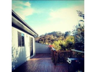 Spacious home with deck and view. Guest house, Bicheno - 2