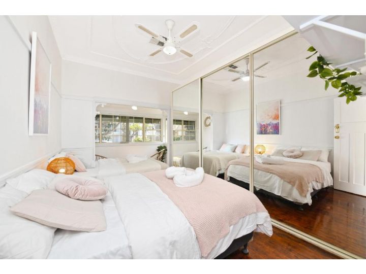 Spacious House with Queen Beds Home Cinema Guest house, Sydney - imaginea 3