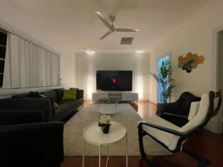 Spacious House with Queen Beds Home Cinema Guest house, Sydney - 1