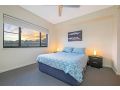 Spacious Indoor and Outdoor Waterfront Fringe Stay Apartment, Darwin - thumb 3
