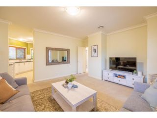 Spacious Mudgee Getaway, Great Entertaining Space Guest house, Mudgee - 4
