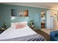 Spacious Ocean Front 2-Bed Apartment Apartment, Batehaven - thumb 9