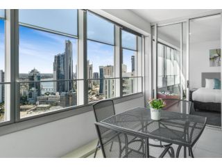 Bright Resort Unit with Pool, Games Room and Gym Apartment, Gold Coast - 3