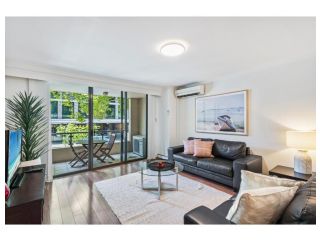 Spacious retreat walking distance from city centre Apartment, Sydney - 2