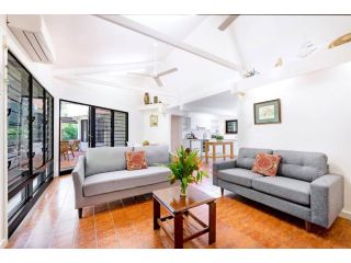 Spacious Tropical Garden Tranquillity with Pool Guest house, Nightcliff - 3