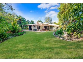 Spacious Tropical Garden Tranquillity with Pool Guest house, Nightcliff - 1