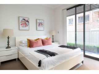 Spacious Two-Bedroom Apartment near Hospital Apartment, Sydney - 1