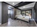 SPACIOUS UNIT WITH RESORT STYLE POOL / RED HILL Guest house, Phillip - thumb 15