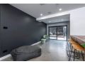 SPACIOUS UNIT WITH RESORT STYLE POOL / RED HILL Guest house, Phillip - thumb 12