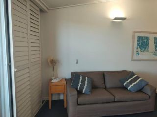 Spacious waterfront, one bedroom apartment. Apartment, South Stradbroke Island - 4