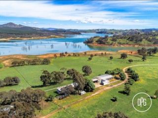 Spectacular Lake Frontage with Panoramic Views Guest house, Goughs Bay - 5