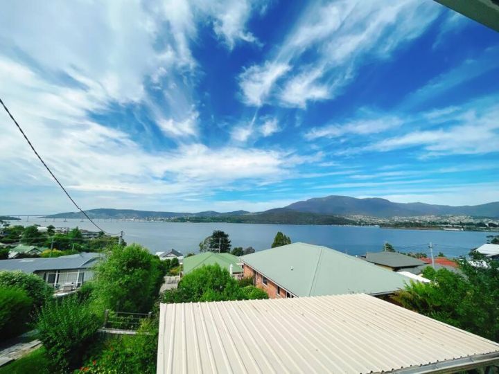 Spectacular River View- Lindisfarne Guest house, Tasmania - imaginea 1