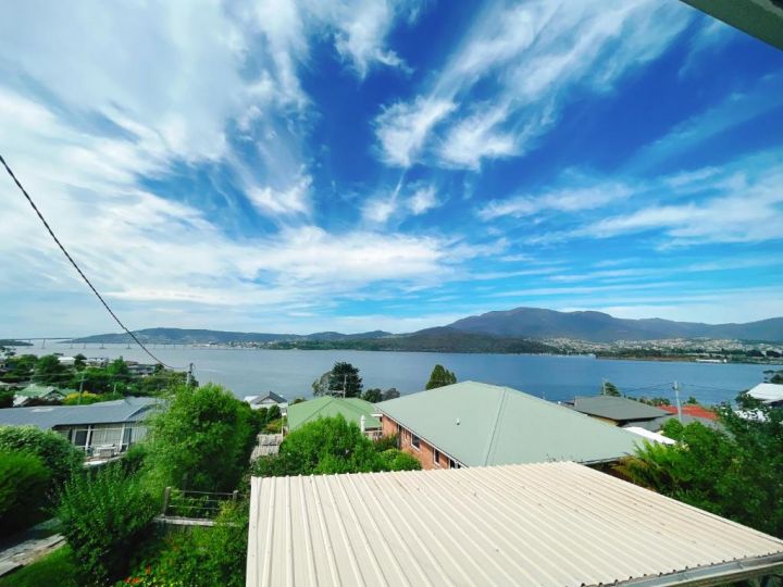 Spectacular River View- Lindisfarne Guest house, Tasmania - imaginea 2