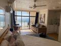 Unit 2 - Spectacular Sea Views in Surfers Paradise Apartment, Gold Coast - thumb 3