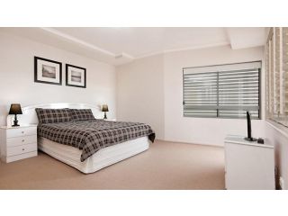 Spectacular Unit Overlooking Pumicestone Passage - Welsby Pde, Bongaree Guest house, Bongaree - 5