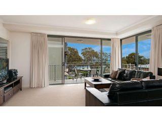 Spectacular Unit Overlooking Pumicestone Passage - Welsby Pde, Bongaree Guest house, Bongaree - 1