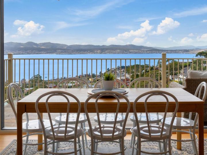 Spectacular Views - 5 Bedroom House and Unit Guest house, Sandy Bay - imaginea 19