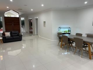 Spectacular Waterfront Holiday Villa Guest house, Banksia Beach - 1
