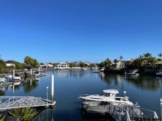 Spectacular Waterfront Holiday Villa Guest house, Banksia Beach - 2
