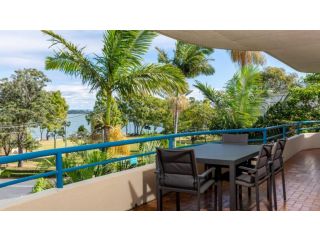 Spectacular Waterviews and Sunsets Guest house, Bongaree - 2
