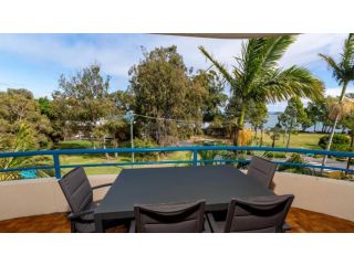 Spectacular Waterviews and Sunsets Guest house, Bongaree - 4