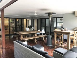 Spindrift Villa at Bateau Bay Beach - 2 Min to Beach- Pet friendly Villa, Bateau Bay - 4