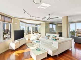 Split level penthouse Entire top 2 floors Apartment, Gold Coast - 2