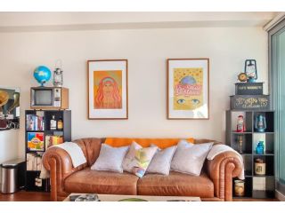 Sprawling Modern City Pad Opposite Enmore Theatre Apartment, Sydney - 3