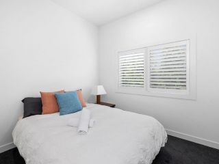 Spring Central Premium 13 Guest house, Torquay - 3