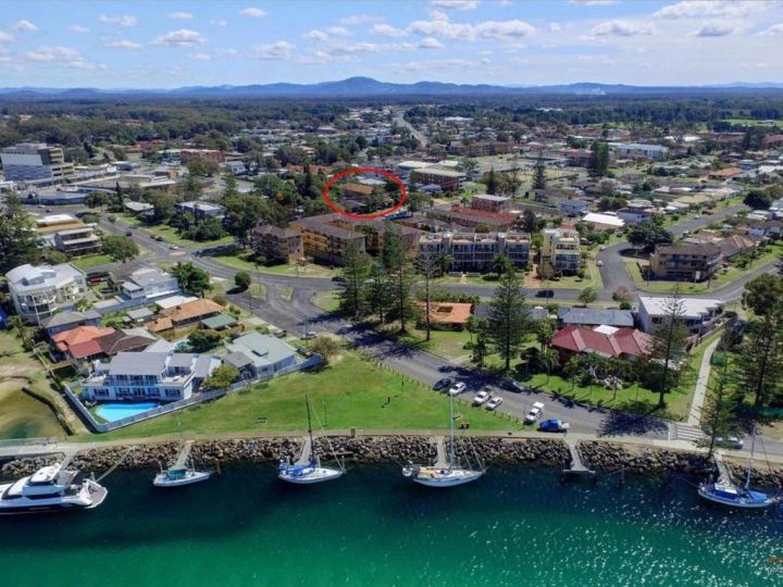 St James 6, Stylish Airconditioned Retreat Apartment, Tuncurry - imaginea 1