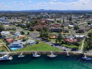St James 6, Stylish Airconditioned Retreat Apartment, Tuncurry - 1