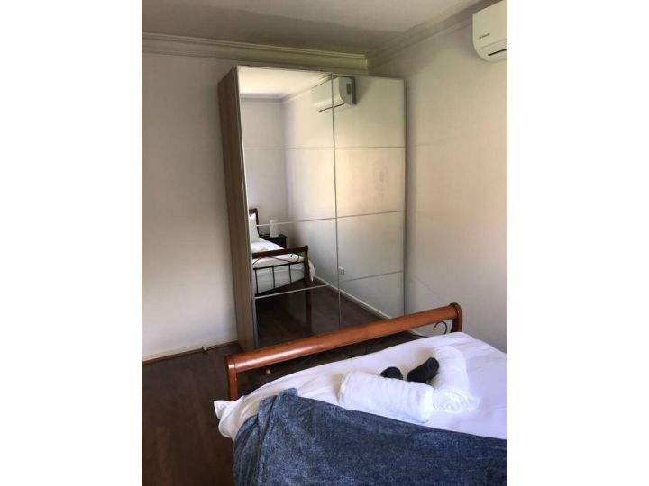 Stay in spacious, homely unit in prestigious area Apartment, South Australia - imaginea 18
