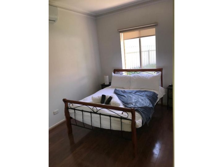 Stay in spacious, homely unit in prestigious area Apartment, South Australia - imaginea 12