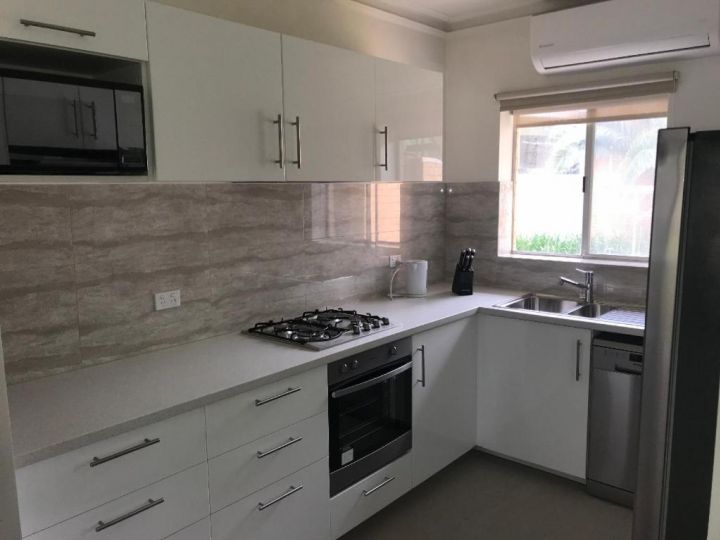 Stay in spacious, homely unit in prestigious area Apartment, South Australia - imaginea 8