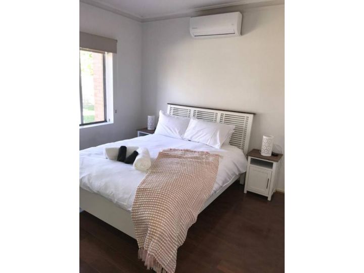 Stay in spacious, homely unit in prestigious area Apartment, South Australia - imaginea 20