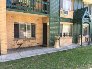Stay in spacious, homely unit in prestigious area Apartment, South Australia - 1