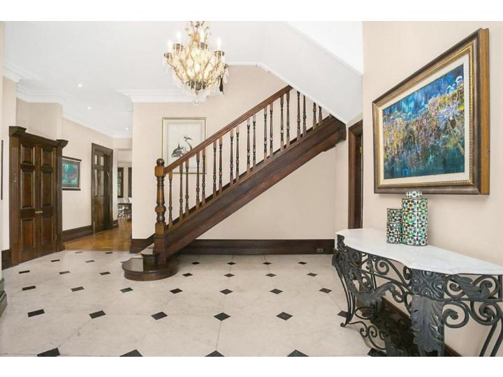 Stepping inside the dignified gates of this stately Villa, Sydney - imaginea 1