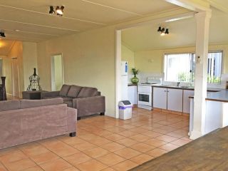 Stillwater', 25 Victoria Parade - large cottage across from the water sleeping 13 Guest house, Nelson Bay - 4