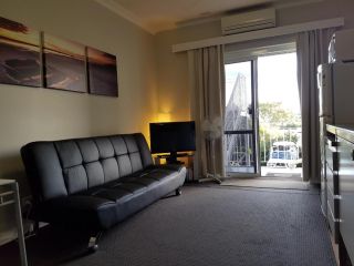 Stirling 1 bedroom - affordable central apartment Apartment, Fremantle - 5