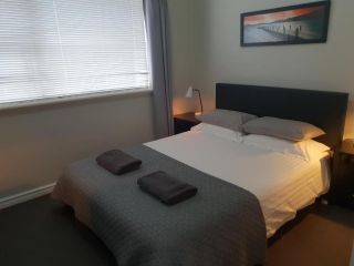Stirling 1 bedroom - affordable central apartment Apartment, Fremantle - 1
