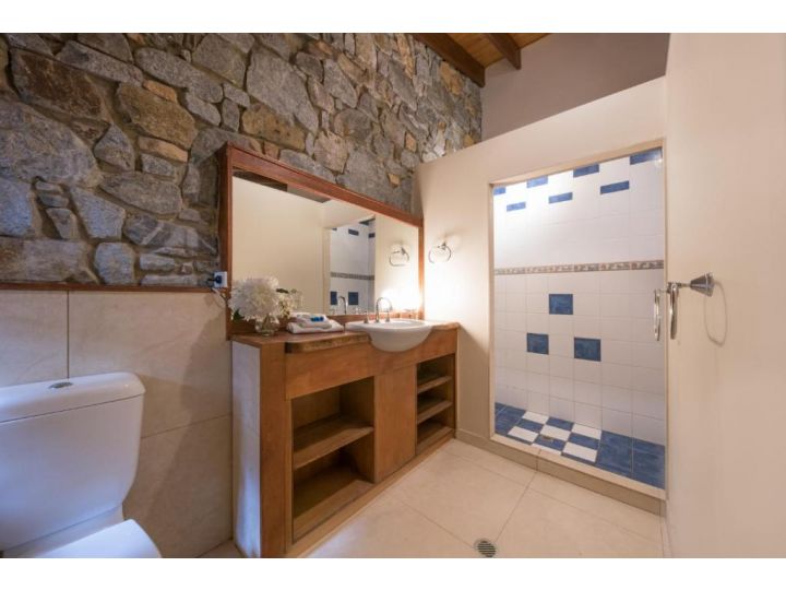 Stonehouse Haven on Airlie Guest house, Cannonvale - imaginea 8