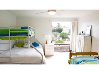Stones Throw - 26 River View Drive Guest house, Normanville - 3