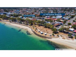 Stone's Throw To Bribie Island Forshore Guest house, Bongaree - 2