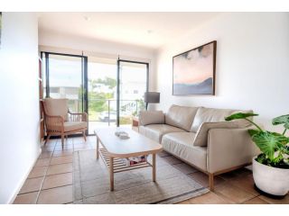 Stones Throw To Shelly Beach - Pet Friendly only a minutes walk to Shelly Beach! Guest house, Caloundra - 2