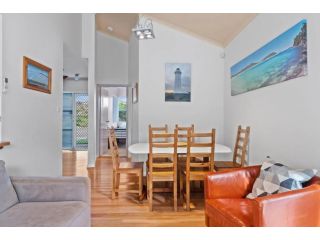 Stones throw to the beach in Fingal Bay Apartment, Fingal Bay - 2