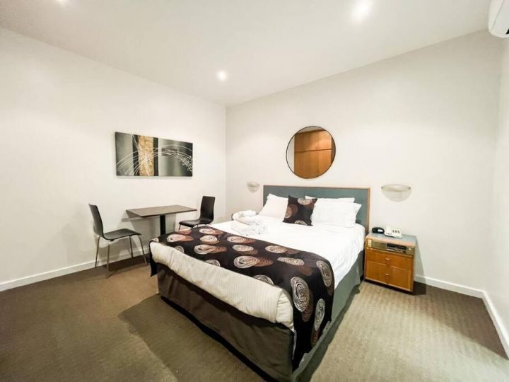 Studio 427/247 gouger st ex hotel room in city Apartment, Australia - imaginea 2