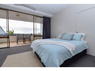 Studio Apartment, Centre Of Airlie With Sea Views Apartment, Airlie Beach - 2