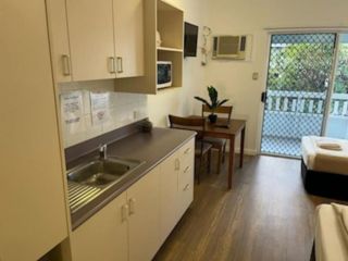 Studio apartment walk to the strand cbd stadium Apartment, Townsville - 5